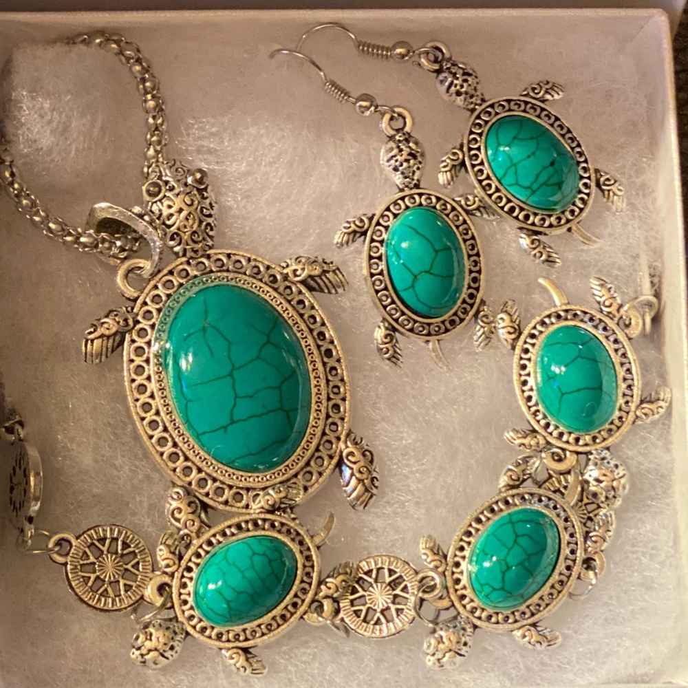 Gorgeous Silver & BlueGreen Turtle Necklace Set!